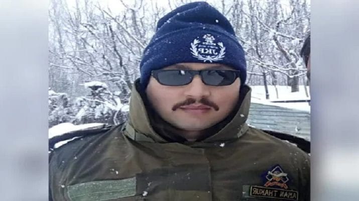 जम्मू-कश्मीर: कुलगाम में आतंकवादियों से मुठभेड़ में एक अधिकारी शहीद, तीन आतंकी ढेर 1 जम्मू-कश्मीर: कुलगाम में आतंकवादियों से मुठभेड़ में एक अधिकारी शहीद, तीन आतंकी ढेर 1 Hello Uttarakhand News »