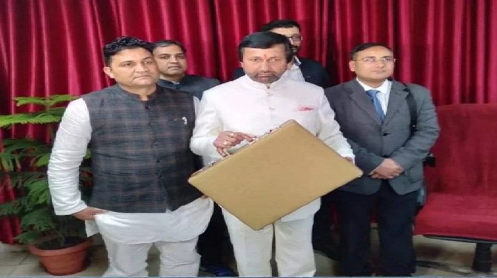 बजट पढ़ते-पढ़ते वित्त मंत्री बेहोश हो गए वित्त मंत्री, सीएम ने पढ़ा बजट 1 Hello Uttarakhand News »