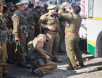 जम्मू में ग्रेनेड फेंकने वाला 16 साल का युवक, हिजबुल ने दिए थे 50 हजार 3 Hello Uttarakhand News »