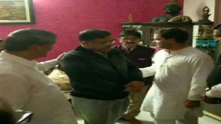 शहीद मेजर चित्रेश बिष्ट के आवास पर पहुंचे राहुल गांधी 1 Hello Uttarakhand News »