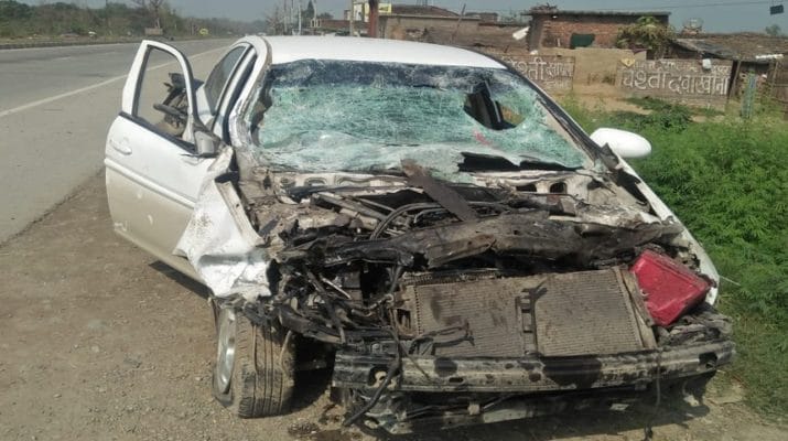 अज्ञात वाहन ने कार को मारी टक्कर, एक की मौत, दो घायल 1 Hello Uttarakhand News »