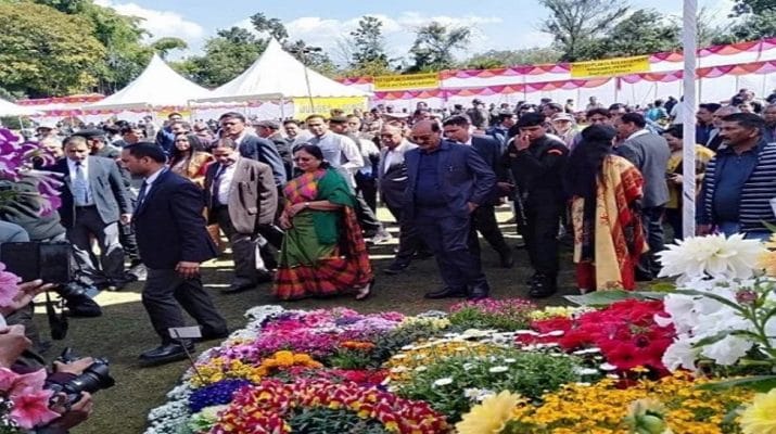 राजभवन में दो दिवसीय बसंतोत्सव का शुभारंभ, मनमोहक फूलों को देखने उमड़े लोग 1 राजभवन में दो दिवसीय बसंतोत्सव का शुभारंभ, मनमोहक फूलों को देखने उमड़े लोग 1 Hello Uttarakhand News »