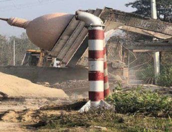 आजम खान के बनवाए हुए फेमस उर्दू गेट पर चला बुलडोजर, भारी फोर्स तैनात 4 Hello Uttarakhand News »