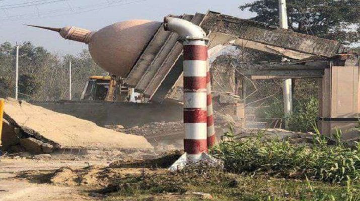 आजम खान के बनवाए हुए फेमस उर्दू गेट पर चला बुलडोजर, भारी फोर्स तैनात 1 Hello Uttarakhand News »