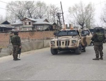 जम्मू-कश्मीर: बडगाम में अब तक 2 आतंकी ढेर, पांच जवान घायल 2 Hello Uttarakhand News »