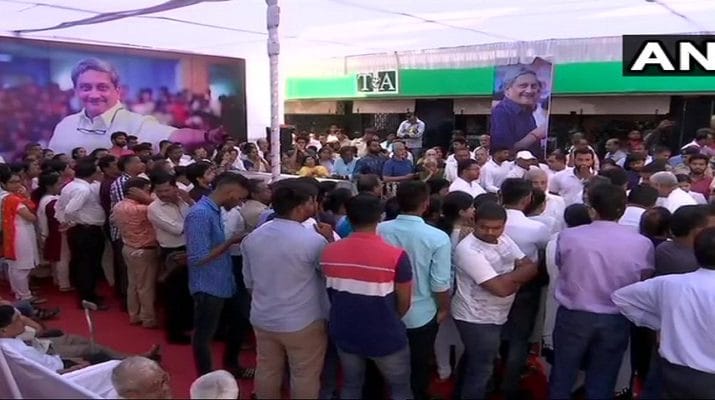 गोवा में पर्रिकर को श्रद्धांजलि देने के लिए उमड़े लोग 1 Hello Uttarakhand News »