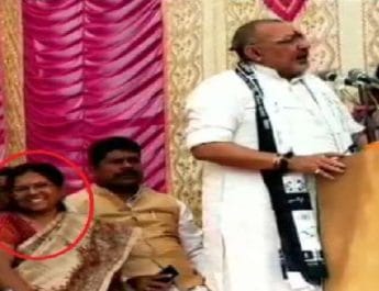 गिरिराज के मंच पर दिखीं मुजफ्फरपुर शेल्टर होम केस की आरोपी पूर्व मंत्री मंजू वर्मा 3 Hello Uttarakhand News »