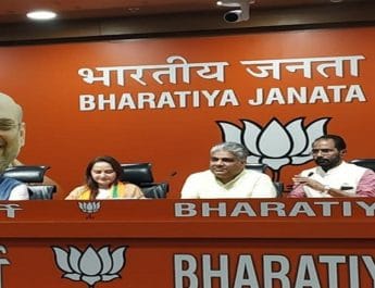 अभिनेत्री जयाप्रदा ने थामा भाजपा का दामन, सपा नेता आजम के खिलाफ लड़ेंगी चुनाव 3 Hello Uttarakhand News »