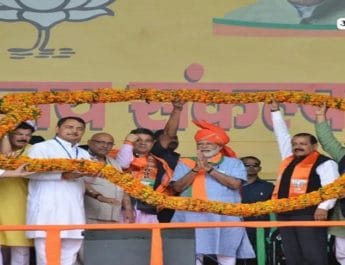 जम्मू-कश्मीर मोदी रैली: कांग्रेस, उमर और महबूबा पर जमकर बरसे पीएम मोदी 4 Hello Uttarakhand News »