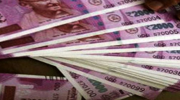 निर्वाचन के परिपेक्ष में चेकिंग के दौरान पुलिस ने जब्त की करीब दो लाख की नगदी 1 निर्वाचन के परिपेक्ष में चेकिंग के दौरान पुलिस ने जब्त की करीब दो लाख की नगदी 1 Hello Uttarakhand News »