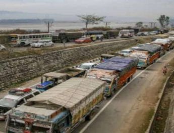 जम्‍मू कश्‍मीर: अब हफ्ते में दो दिन हाइवे पर सिविलियन गाड़‍ियों की नो एंट्री, सिर्फ सुरक्षाबलों के काफिले को मंजूरी 2 Hello Uttarakhand News »