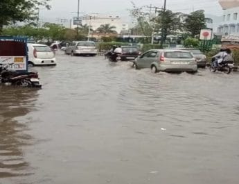 देहरादून में हुई जोरदार बारिश और ओलावृष्टि, मौसम हुआ ठंडा 4 Hello Uttarakhand News »