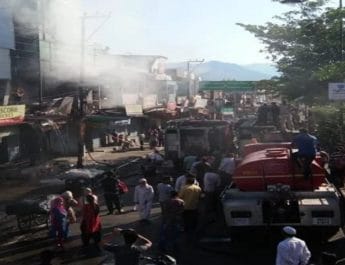 देहरादून: कपड़ों की दुकान में लगी भीषण आग, लाखों का सामान जलकर राख 3 Hello Uttarakhand News »