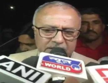 नंदकुमार का विवादित बयान: 'राहुल गांधी ऐसी मशीन लाएंगे जिसमें आदमी डालो तो औरत निकलेगी' 4 Hello Uttarakhand News »