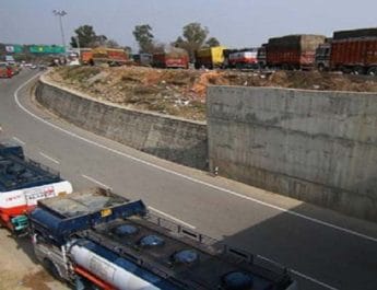 जम्मू-कश्मीर हाईवे पर प्रतिबंध केवल 31 मई तक रहेगा: गृह मंत्रालय 2 Hello Uttarakhand News »