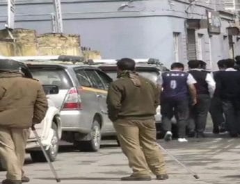 जम्मू-कश्मीर: पूर्व राज्य मंत्री इमरान रजा अंसारी के ठिकानो पर आयकर विभाग का छापा 3 Hello Uttarakhand News »