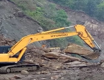 रुद्रप्रयाग-गौरीकुंड और बद्रीनाथ नेशनल हाईवे मलबा आने से हुए बंद 4 Hello Uttarakhand News »