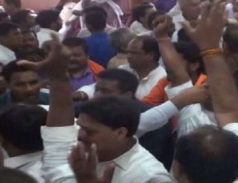 राम मंदिर मामले को लेकर भिड़े बीजेपी और जेडीयू के कार्यकर्ता 4 Hello Uttarakhand News »