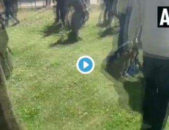 VIDEO: मतदान में जम्मू-कश्मीर में हिंसा, पोलिंग स्टेशन पर एजेंट की पिटाई 2 Hello Uttarakhand News »