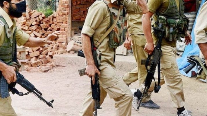 जम्मू-कश्मीर: पुलिस पोस्ट पर हमला करने वाले दो आतंकी गिरफ्तार 1 Hello Uttarakhand News »