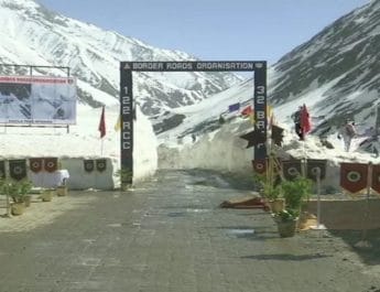 जम्मू-कश्मीर: चार महीने बाद खुला श्रीनगर-लेह राष्ट्रीय राजमार्ग 2 Hello Uttarakhand News &raquo;