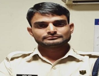 दिल्ली मेट्रो स्टेशन पर खुद को सीआरपीएफ जवान बताने वाला संदिग्ध गिरफ्तार 5 Hello Uttarakhand News »