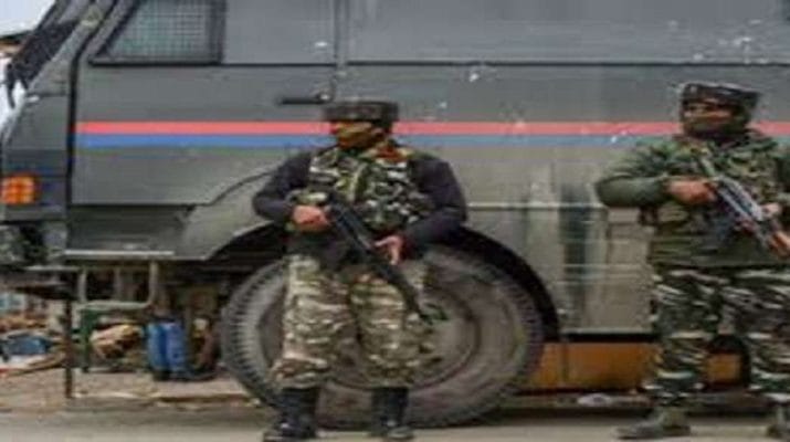 जम्मू-कश्मीर: शख्स की हत्या के बाद हिंसा, कर्फ्यू लागू, बुलाई सेना 1 जम्मू-कश्मीर: शख्स की हत्या के बाद हिंसा, कर्फ्यू लागू, बुलाई सेना 1 Hello Uttarakhand News »