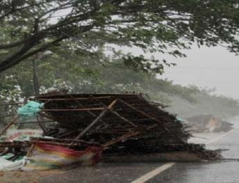 हावड़ा में रेल के डिब्बे जंजीरों से बांधे गए, 230 ट्रेन रद्द 3 Hello Uttarakhand News »