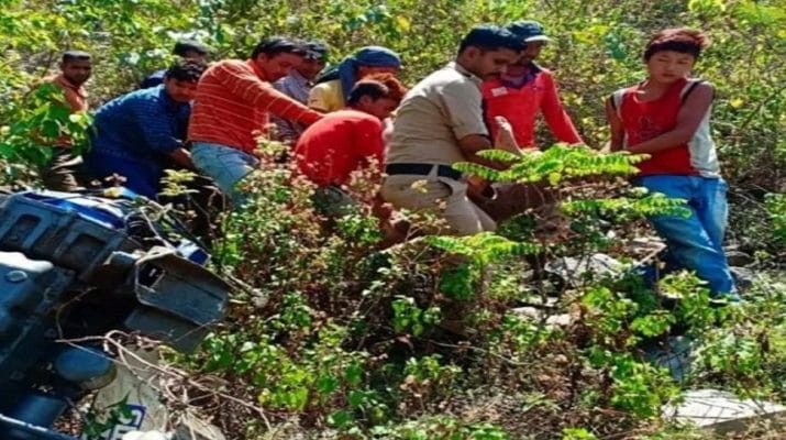 उत्तराखंड: खाई में गिरी ट्रैक्टर-ट्राली, दो लोगों की मौत 1 Hello Uttarakhand News »