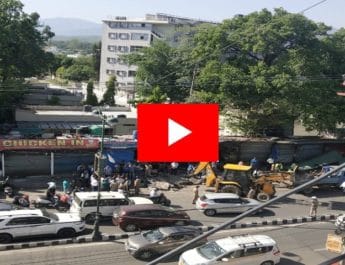 देहरादून: विरोध के बावजूद नगर निगम का अतिक्रमण हटाओ अभियान जारी, कई अतिक्रमण धवस्त 4 Hello Uttarakhand News »