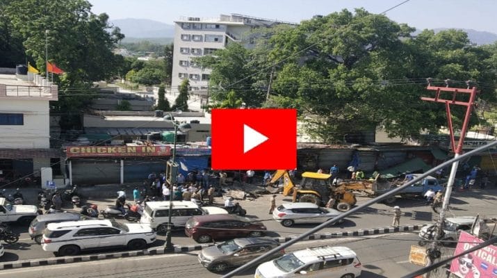 देहरादून: विरोध के बावजूद नगर निगम का अतिक्रमण हटाओ अभियान जारी, कई अतिक्रमण धवस्त 1 Hello Uttarakhand News »