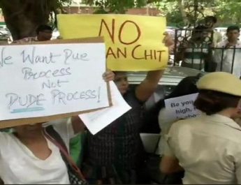 चीफ जस्टिस को क्लीन चिट: सुप्रीम कोर्ट के बाहर महिलाओं और वकीलों का प्रदर्शन, धारा 144 लागू 3 Hello Uttarakhand News »