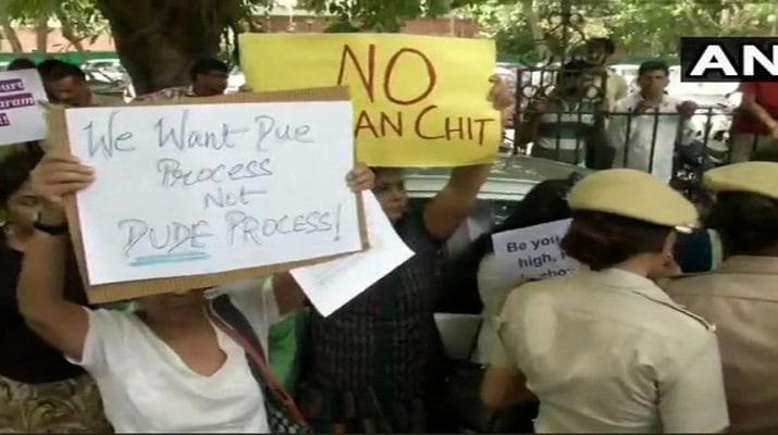 चीफ जस्टिस को क्लीन चिट: सुप्रीम कोर्ट के बाहर महिलाओं और वकीलों का प्रदर्शन, धारा 144 लागू 1 Hello Uttarakhand News »