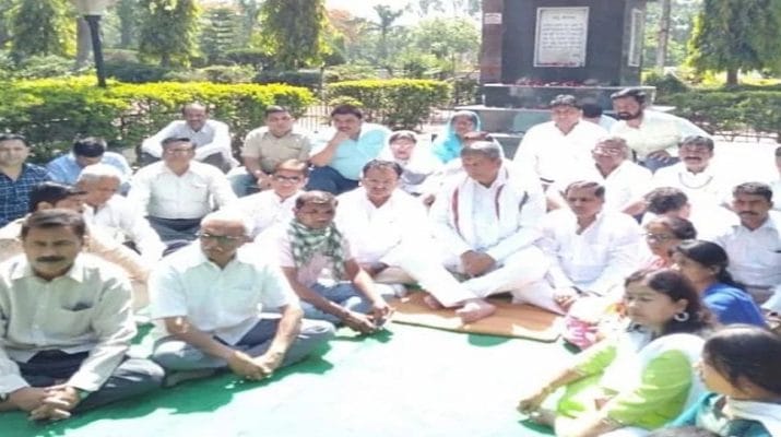 दलित युवक मौत मामला: पूर्व सीएम हरीश रावत ने किया प्रायश्चित 1 Hello Uttarakhand News »