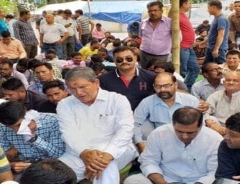 108 पूर्व कर्मचारियों के समर्थन में आए हरीश रावत, बैठे उपवास पर 2 Hello Uttarakhand News »