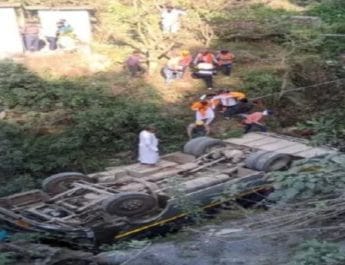 उत्तराखंड: तीन सड़क हादसों में 20 से ज्यादा लोग घायल; बस और मैक्स खाई में गिरी 2 Hello Uttarakhand News »