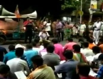 नमाज की तर्ज पर भाजयुमो ने बीच सड़क पर पढ़ी हनुमान चालीसा 2 Hello Uttarakhand News »