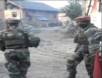 जम्मू-कश्मीर: मुठभेड़ में सुरक्षाबलों ने एक आतंकी को किया ढेर 4 Hello Uttarakhand News »