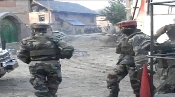 जम्मू-कश्मीर:शोपियां में सेना का बड़ा ऑपरेशनमें 4 आतंकी ढ़ेर, भारी मात्रा में हथियार बरामद 1 Hello Uttarakhand News »