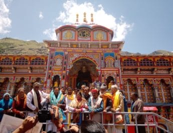 मानव संसाधन मंत्री निशंक ने किए बदरी-केदार के दर्शन 3 Hello Uttarakhand News »