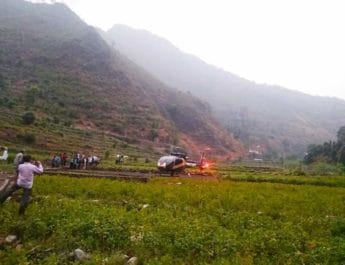 उत्तराखंड: दो हेलीकॉप्टर की खराब मौसम के चलते खेतो में इमरजेंसी लैंडिंग 4 Hello Uttarakhand News »