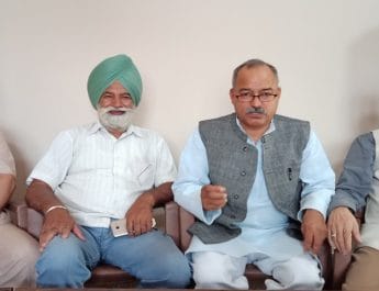 प्रदेश में बन्द हुए सैकड़ों विद्यालयों का जिम्मेदार कौन ! 5 Hello Uttarakhand News »