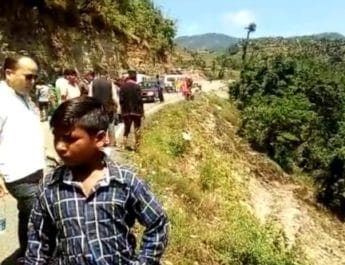 दर्दनाक: विवाह समारोह में उत्तरकाशी आए परिवार की खाई में गिरी कार, दो मासूम बच्चों सहित 4 की मौत,4 घायल 5 Hello Uttarakhand News »