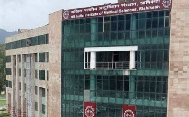 उत्तराखंड के बड़े अस्पताल एम्स की खुली पोल,ईलाज के बजाय वापस भेजा घर 1 Hello Uttarakhand News »