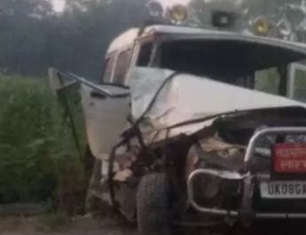 उत्तराखंड: खनन माफिया ने तहसीलदार की गाड़ी को रौंदा, एक अधिकारी सहित छह लोग गम्भीर घायल 3 Hello Uttarakhand News »