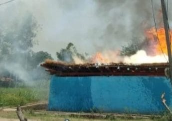 हरिद्वार में चाकू घोंपकर युवक की हत्या,पुलिस की मौजूदगी में घर में लगी आग,तनाव 2 Hello Uttarakhand News »