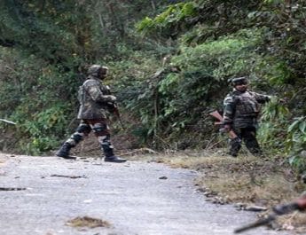 पुलवामा में CRPF बंकर पर आतंकी हमला, फेंका गया पेट्रोल बम 5 Hello Uttarakhand News »