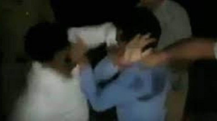 जीआरपी के जवानों ने पत्रकार को बुरी तरह पीटा जमकर की अमानवीयता,एसएचओ और एक कॉन्स्टेबल निलंबित 1 Hello Uttarakhand News »