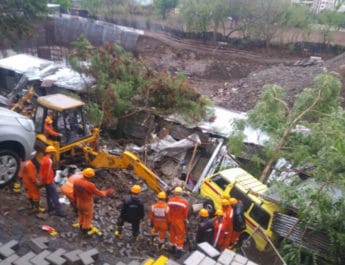 दर्दनाक: भारी बारिश के चलते ढही दिवार,चार मासूम बच्चों सहित 15 की मौत, रेस्क्यू जारी 2 Hello Uttarakhand News »