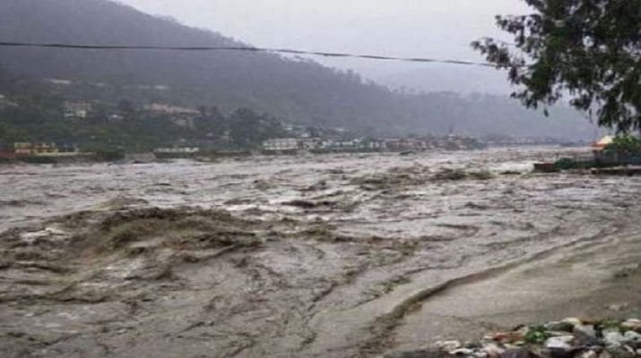 उत्तराखंड: हाईवे पर डंपर दुर्घटनाग्रस्त, नदी से बरामद हुआ चालक का शव 1 Hello Uttarakhand News »
